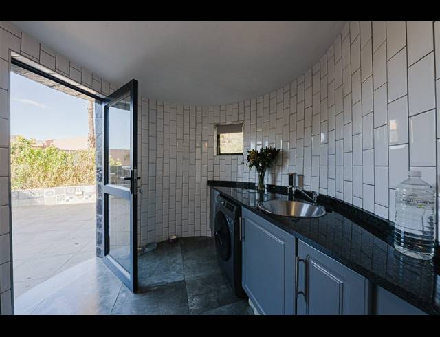 2 BEDROOM TOWNHOUSE FOR SALE IN BASSONIA